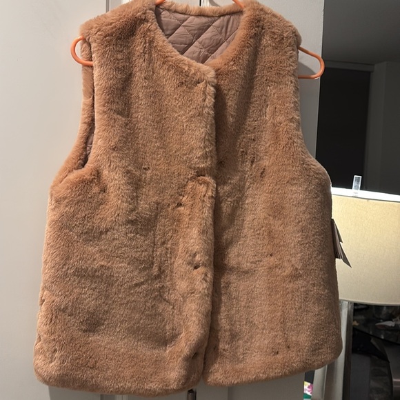 Zara Other - NWT ZARA girls reversible puffer/faux fur vest (11/12)